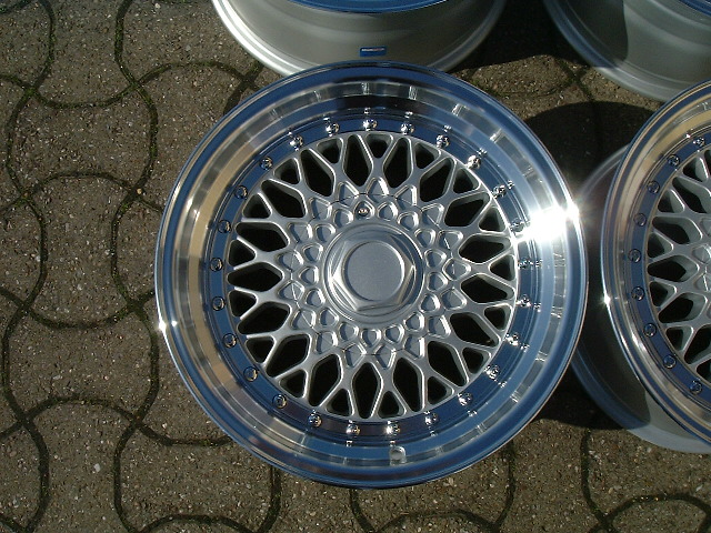 NEW 16  DARE RS ALLOY WHEELS IN SILVER POLISHED FINISH WITH CHROME RIVETS  VERY DEEP 9  REAR